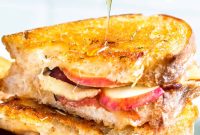 Crispy Bacon & Apple Grilled Cheese Sandwich Recipe