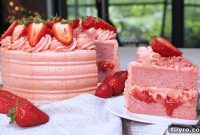 Moist Fresh Strawberry Layer Cake Recipe