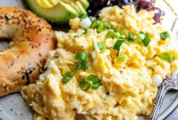 Scrambled Eggs with Cottage Cheese: Creamy High-Protein Breakfast