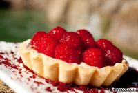 Mascarpone Tart with Fresh Raspberries and Raspberry Sauce