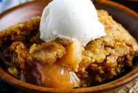 Slow Cooker Apple Dump Cake Recipe for Fall Desserts