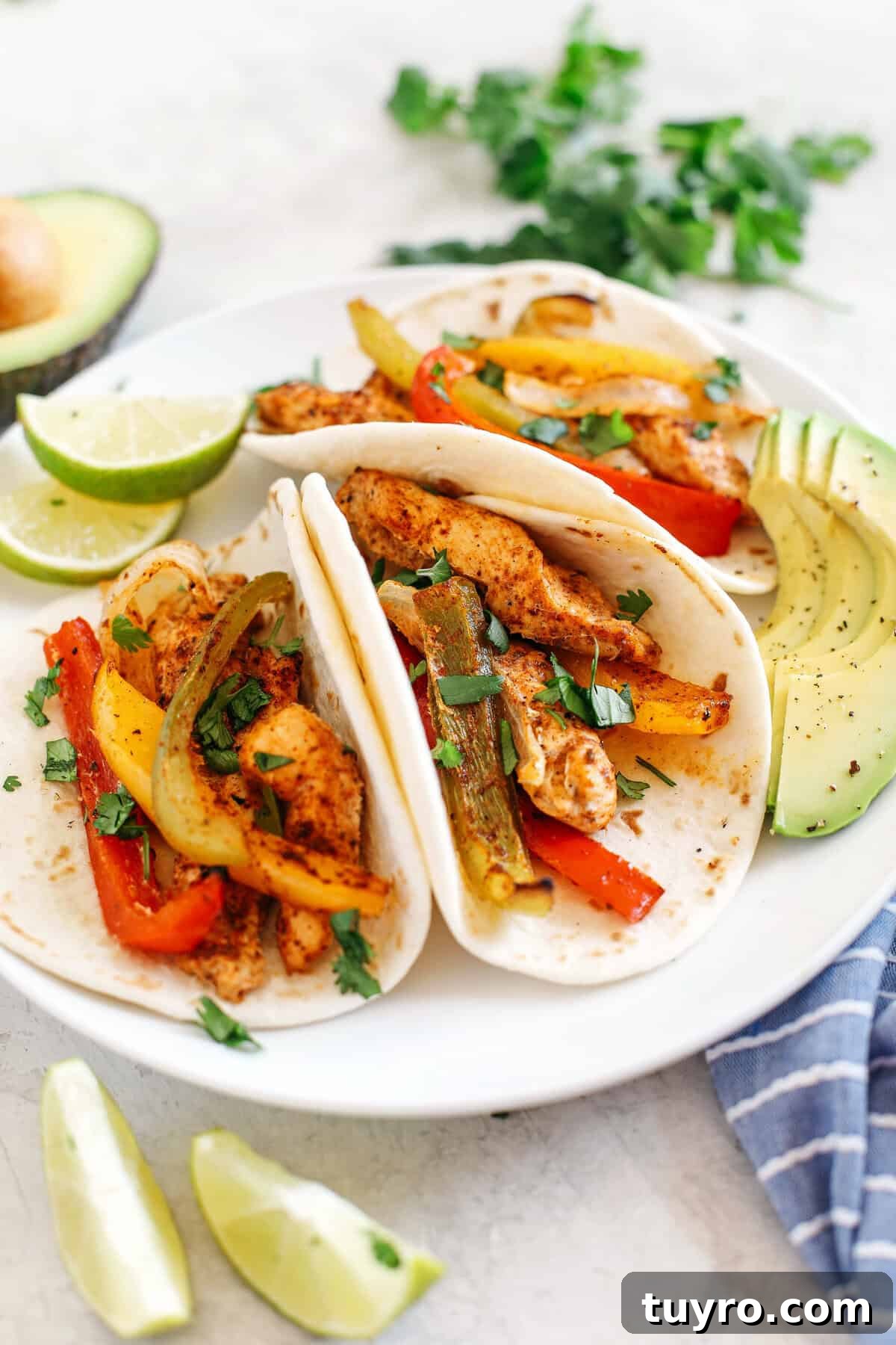 Sheet Pan Chicken Fajitas Recipe for Quick Weeknight Dinners 4 EASY Sheet Pan Chicken Fajitas with all your favorite Mexican flavors that makes the perfect healthy weeknight dinner easily made all on one pan in under 30 minutes! Perfect recipe for your Sunday meal prep too!