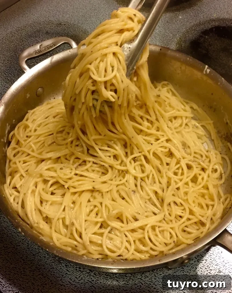 Cacio e Pepe: Classic Roman Cheese and Black Pepper Pasta 6 Cacio e Pepe