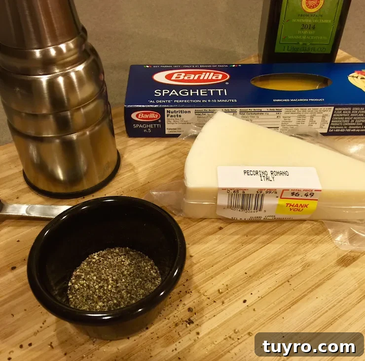 Cacio e Pepe: Classic Roman Cheese and Black Pepper Pasta 4 Cacio e Pepe
