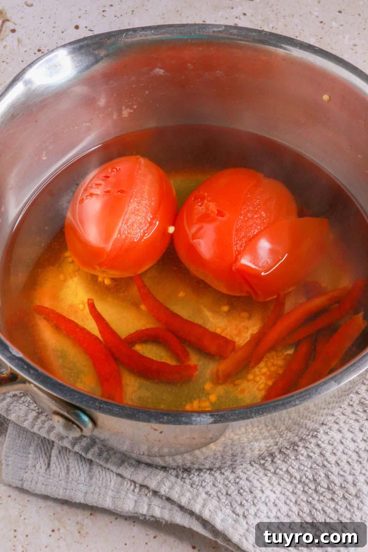 Spicy Chile de Árbol Tomato Salsa 4 boiled Roma tomatoes and chiles de arbol in a small saucepan