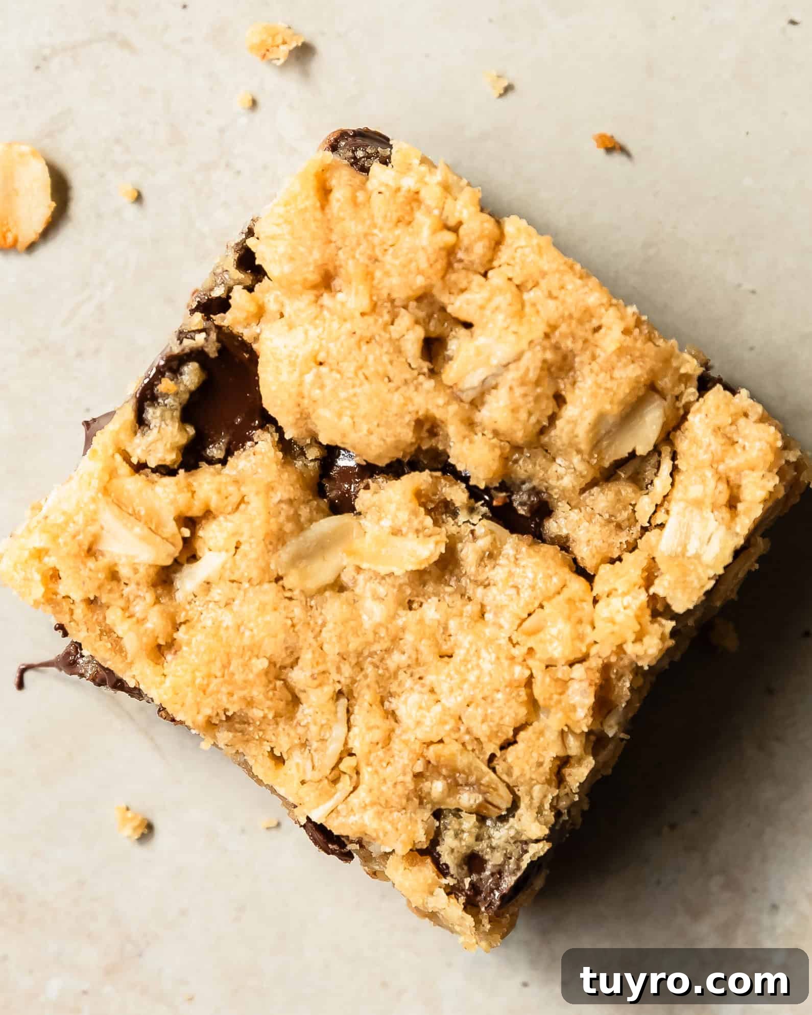 Chewy Peanut Butter Oatmeal Bars Recipe for Snack Time 8 Peanut butter chocolate chip bars are thick, soft and chewy oatmeal filled with rich and creamy peanut butter, hearty oats and sweet chocolate chips. These oatmeal peanut butter bars are quick, easy to make and are the perfect treat.