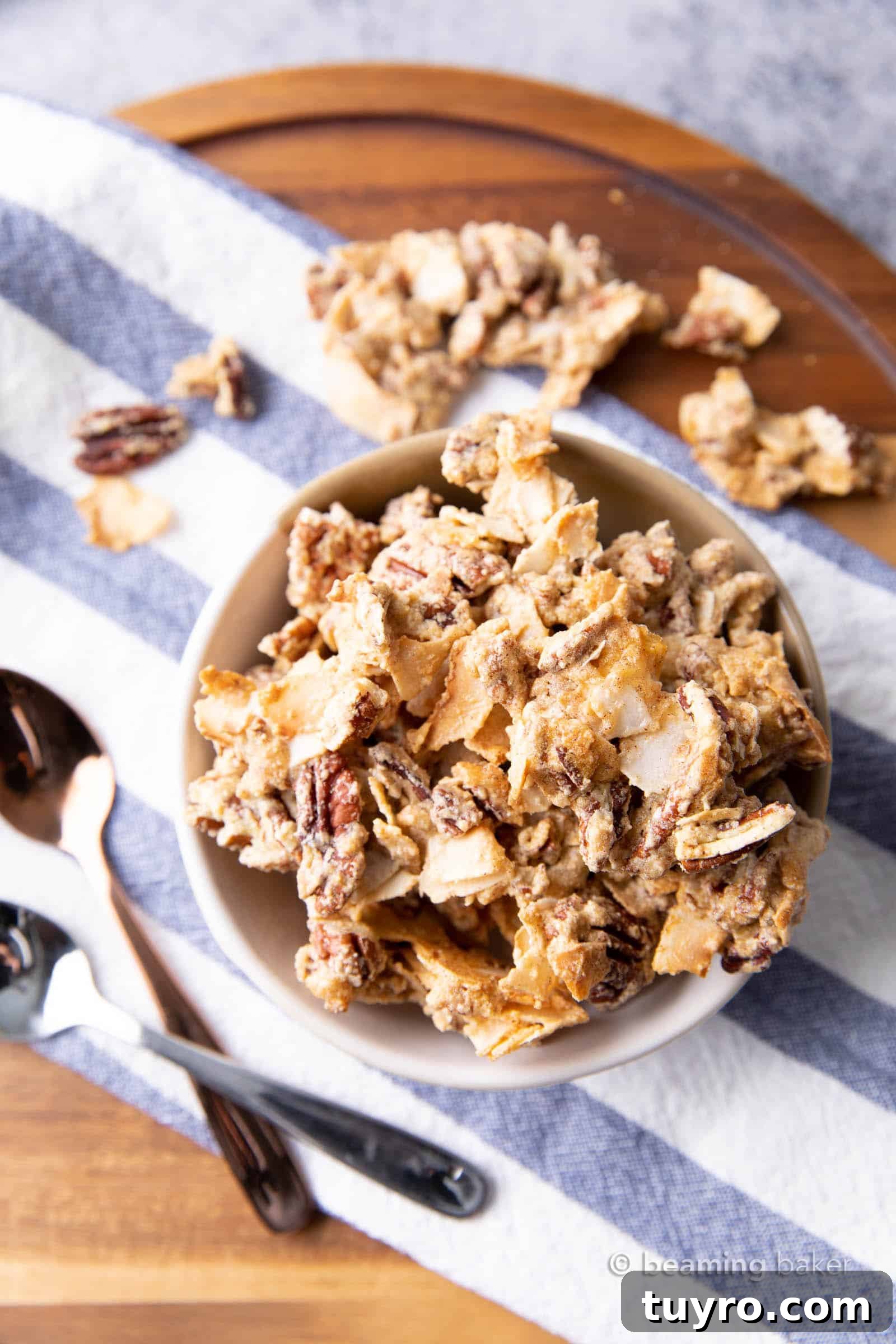 4-Ingredient Keto Granola: Low-Carb Homemade Recipe 2 Crispy, crunchy keto granola with big clusters