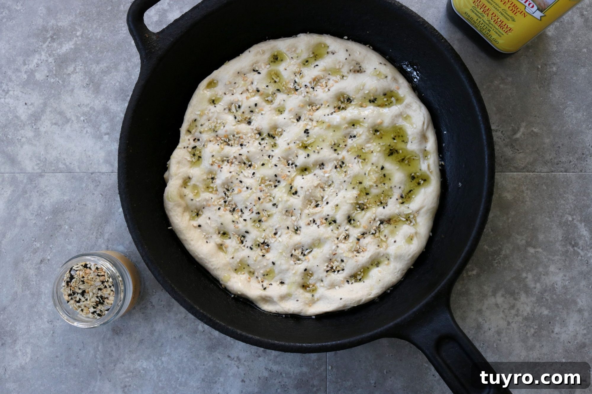 Everything Bagel Focaccia Recipe: Crispy, Seeded Italian Bread 3 img 29420 2