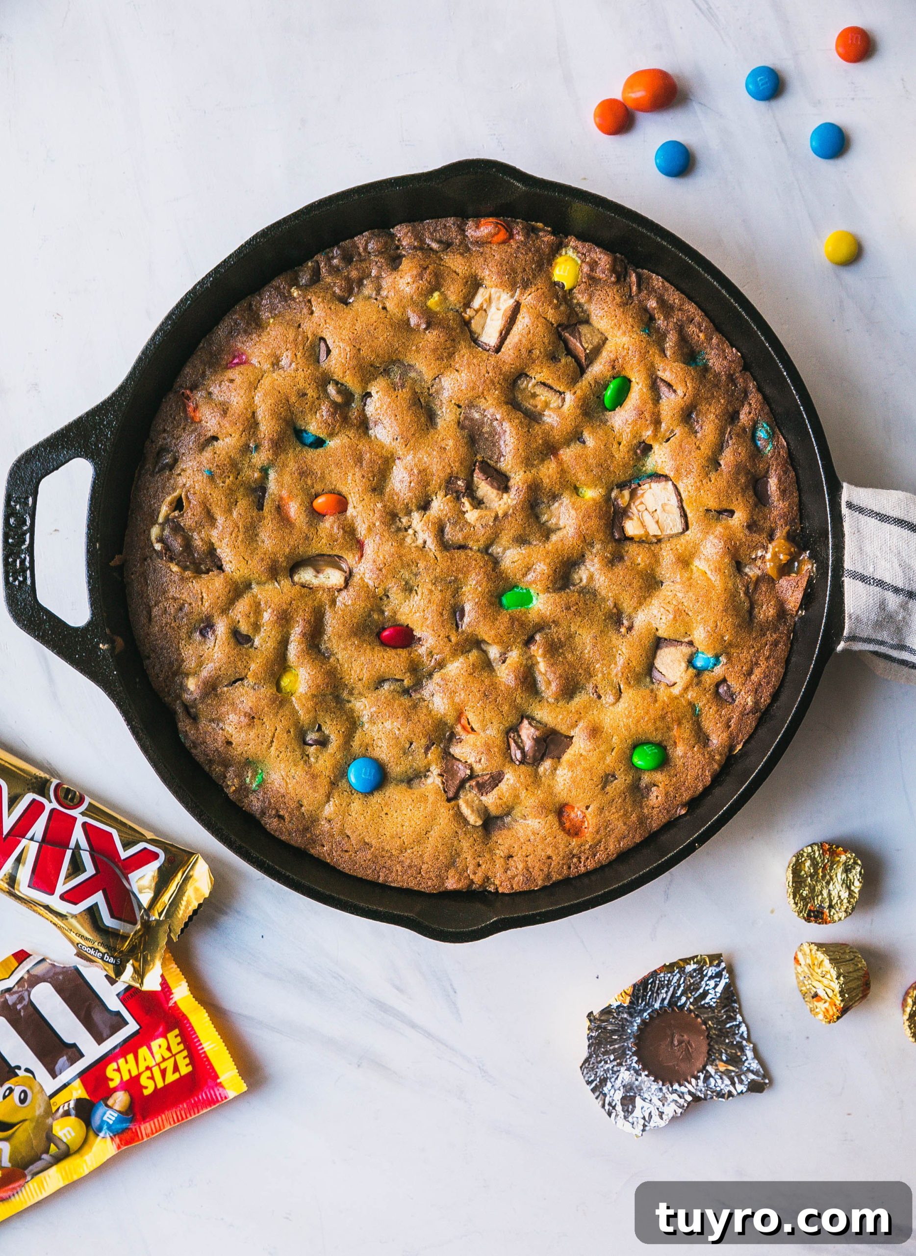 Skillet Cookie Loaded with Candy Bars 2 img 34051 1 scaled
