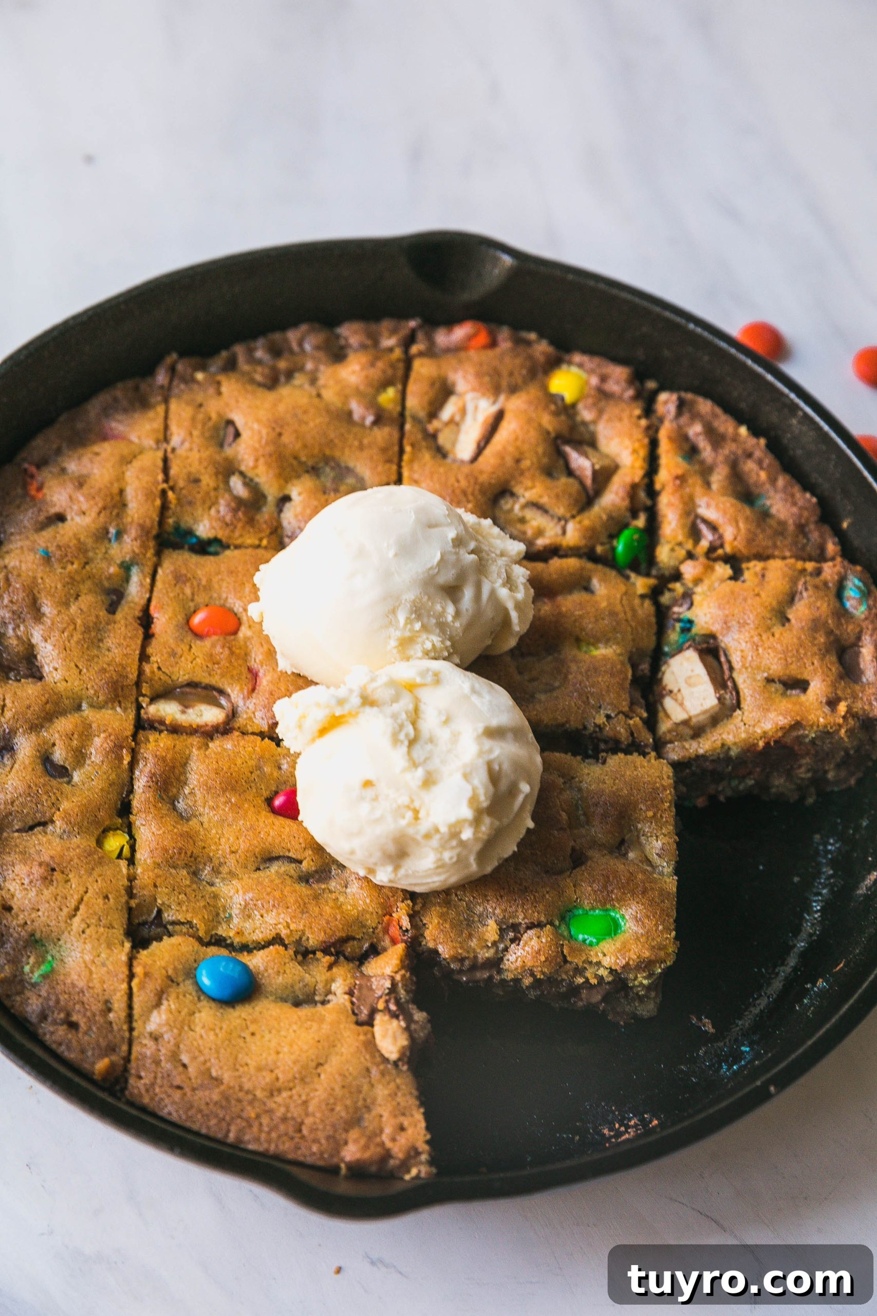 Skillet Cookie Loaded with Candy Bars 6 img 34051 5 scaled