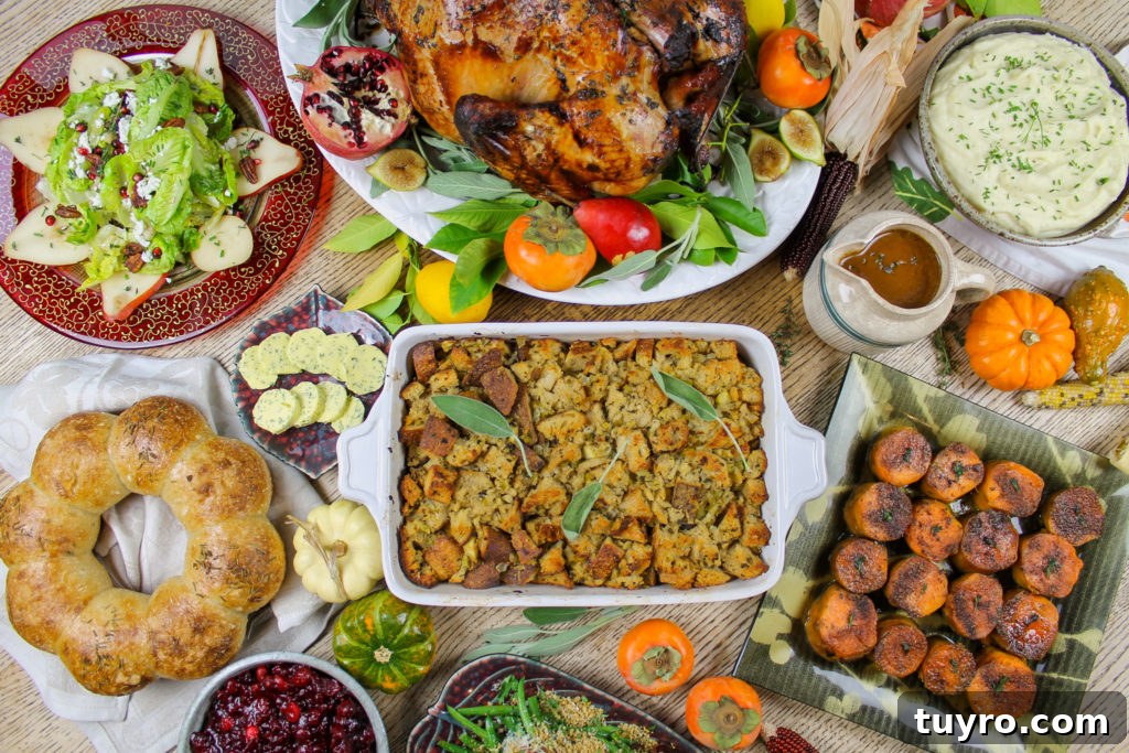 Thanksgiving Table Settings and Centerpiece Ideas 7 thanksgiving table with turkey, salad, potatoes, cranberry sauce, stuffing