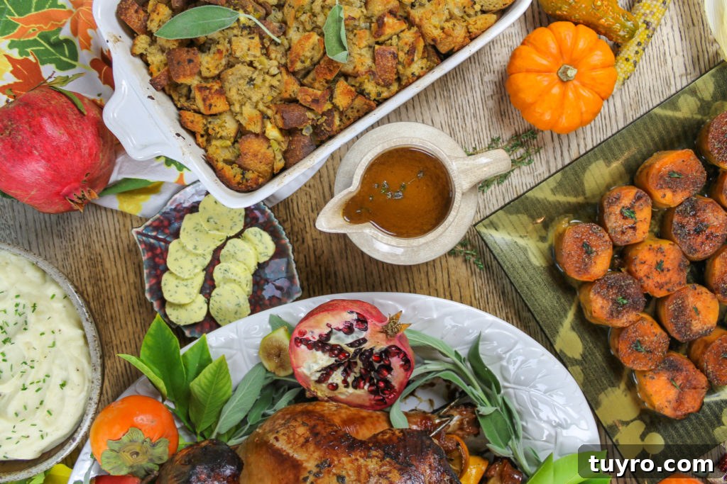 Thanksgiving Table Settings and Centerpiece Ideas 8 thanksgiving table with turkey, salad, potatoes, cranberry sauce, stuffing