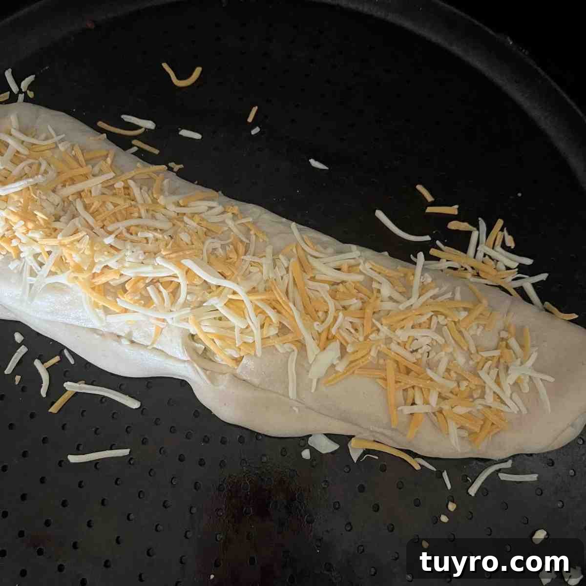 Domino’s Stuffed Cheesy Bread: How to Order, Calories & Ingredients 5 Cheese on top of breadsticks.