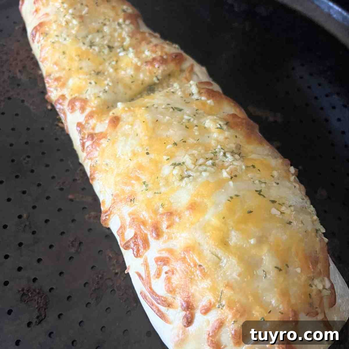 Domino’s Stuffed Cheesy Bread: How to Order, Calories & Ingredients 6 Baked Dominos stuffed cheesy bread topped with garlic and cheese.