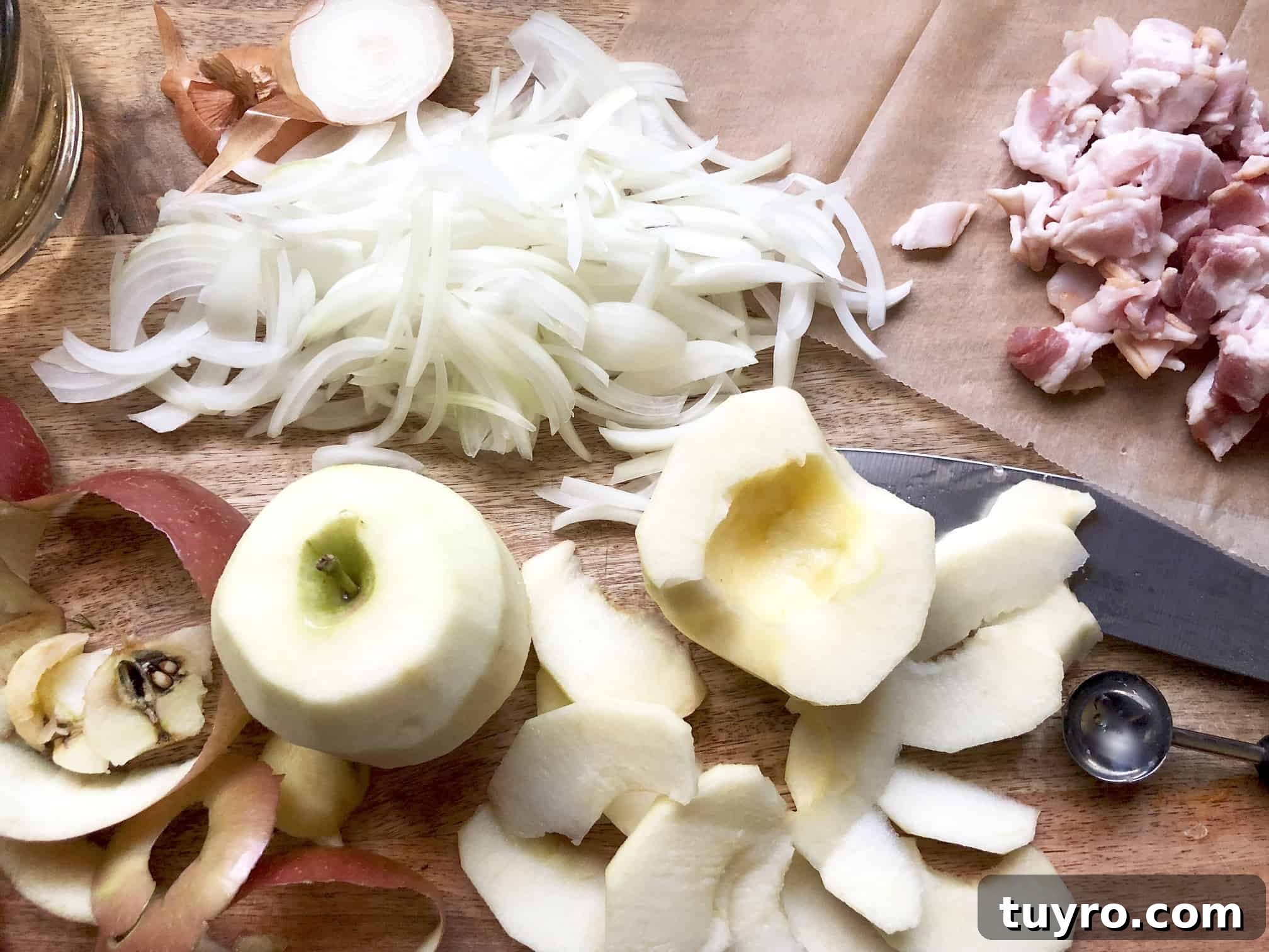Skillet Sauerkraut with Bacon and Sauteed Apples 3 sauerkraut with bacon & sautéed apples