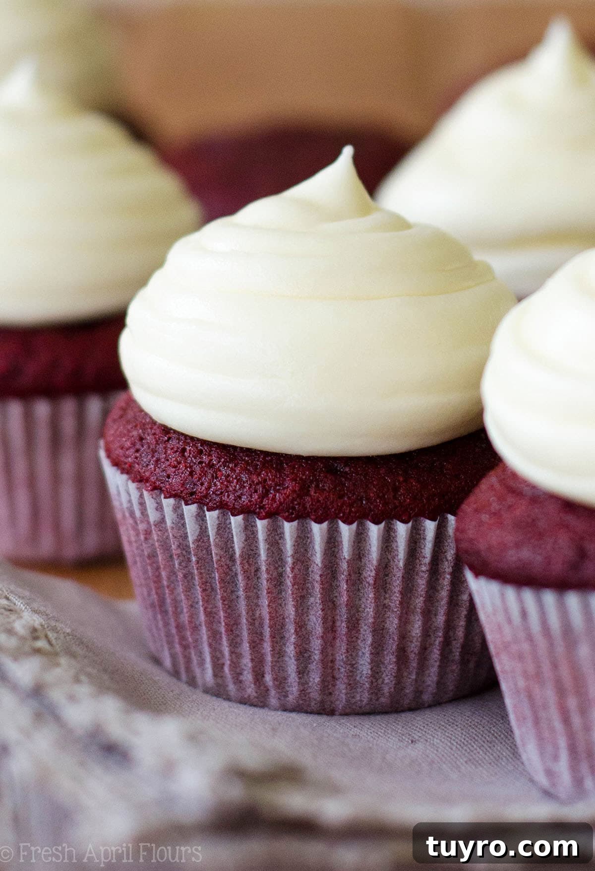 Red Velvet Cupcakes with Cream Cheese Frosting: Fluffy and tangy cupcakes topped with a sweet cream cheese frosting. A cupcake classic!