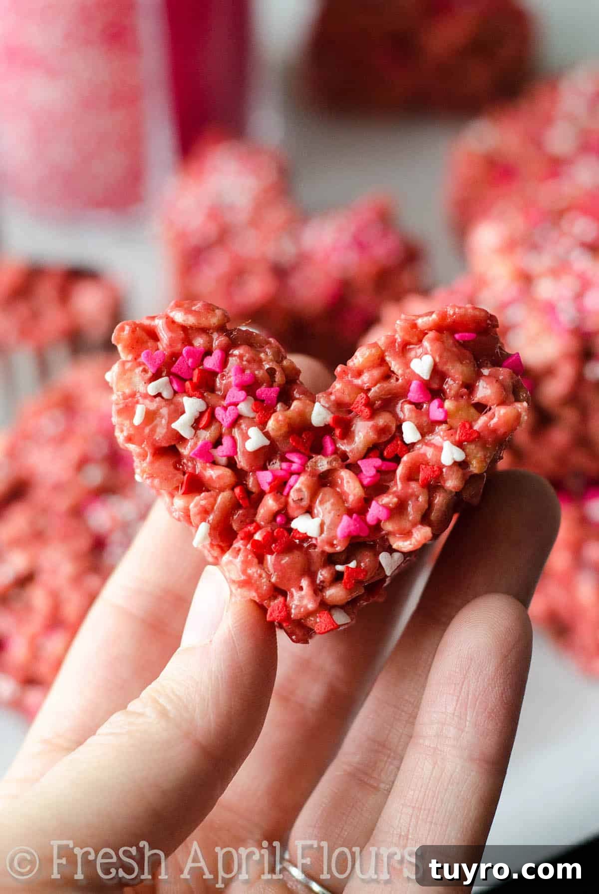 Red Velvet Rice Krispies Treats: Easy Rice Krispies treats made with red velvet cake mix. Perfect for your Valentine!