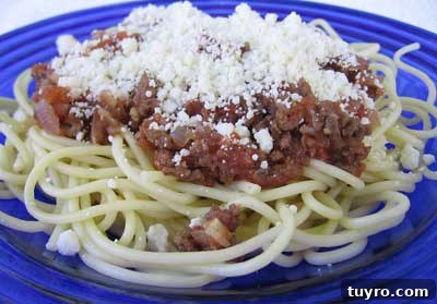 Spaghetti with Classic Greek Meat Sauce (Makaronia me Kima) 10 A serving of makaronia me kima, the greek recipe for spaghetti with meat sauce.